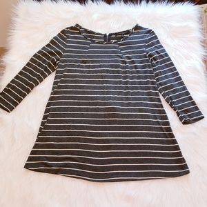 Stitch Fix Green Envelope Sz Small Gray White Top